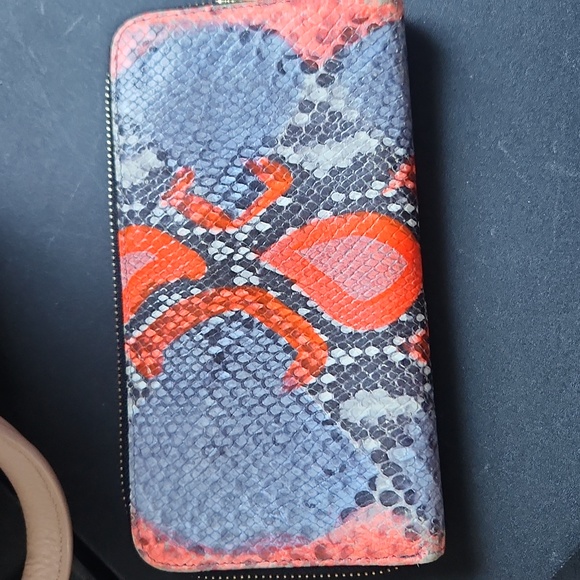 Tory Burch Wallet - Picture 7 of 8